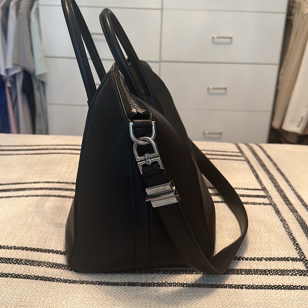 Givenchy - Picture 3 of 5